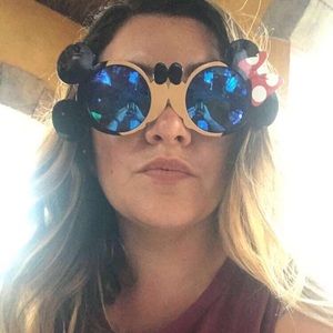 Meet your Posher, Edna